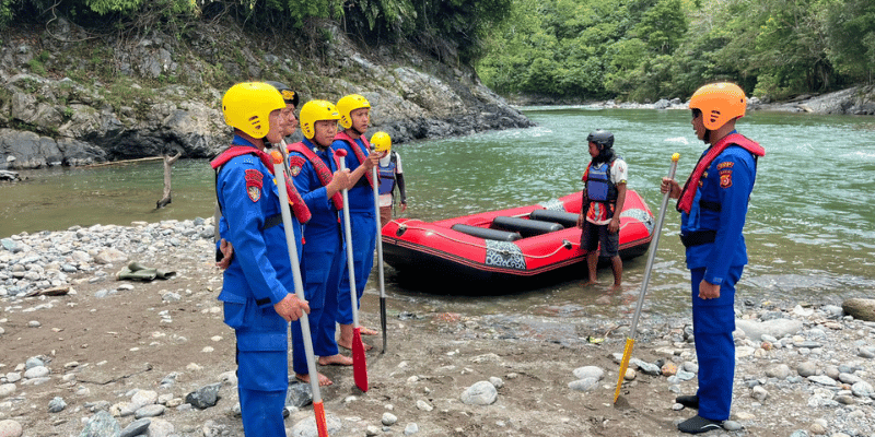 Tim sedang berupaya mencari santriwati Dayah Nurul Huda yang tenggelam di aliran Sungai Dusun Jambo Mie, Gampong Mane, Kecamatan Mane, Kabupaten Pidie, hingga hari kedua belum membuahkan hasil, Senin (25/8/2025)